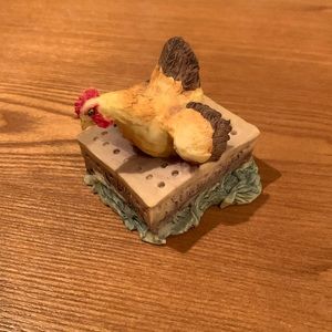 Lowell Davis vintage 1988 Mother Hen figurine